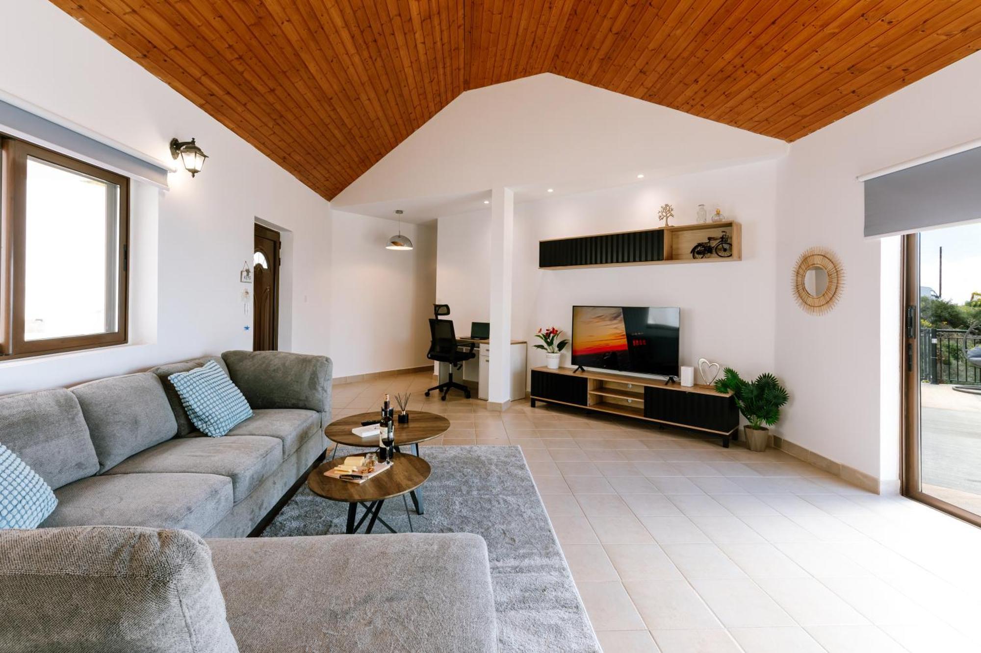 Dom wakacyjny With Sea And Mountain Views, Private Pool, Garden, 3 Bedrooms In Tala