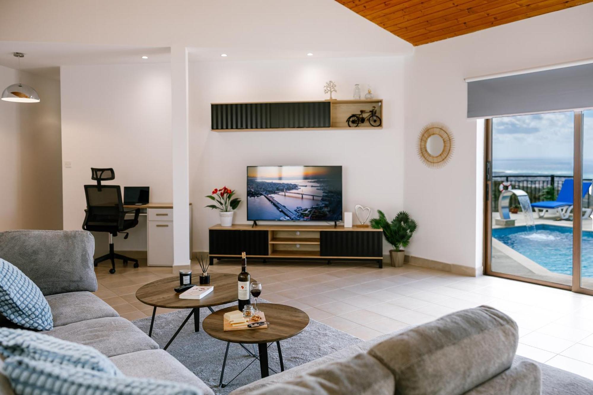 With Sea And Mountain Views, Private Pool, Garden, 3 Bedrooms In Tala Ferienhaus *