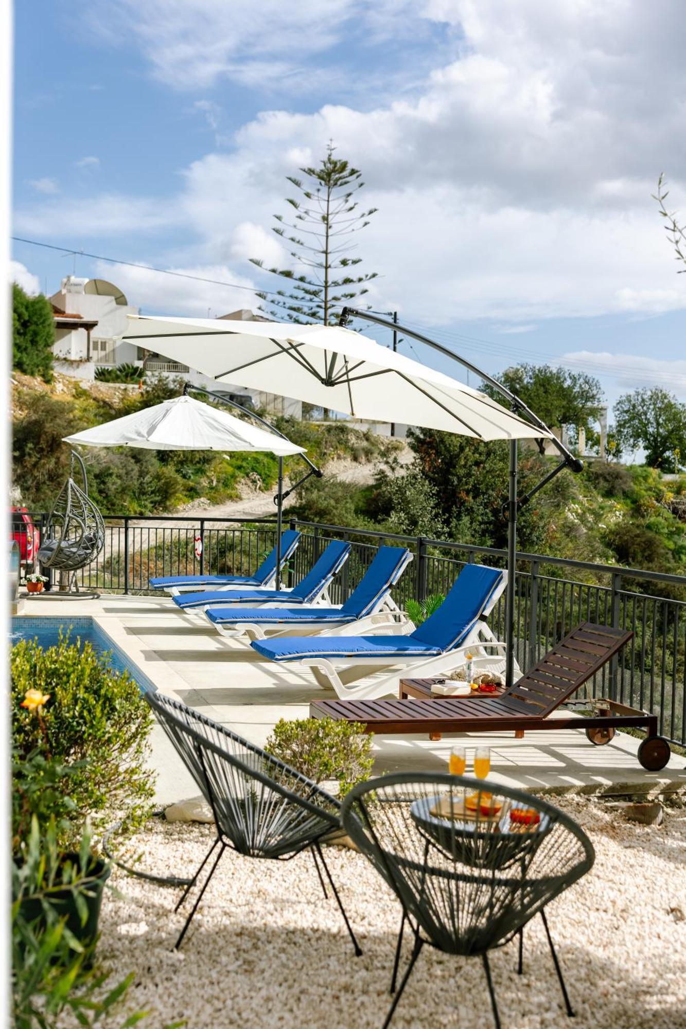 With Sea And Mountain Views, Private Pool, Garden, 3 Bedrooms In Tala Dom wakacyjny Pafos