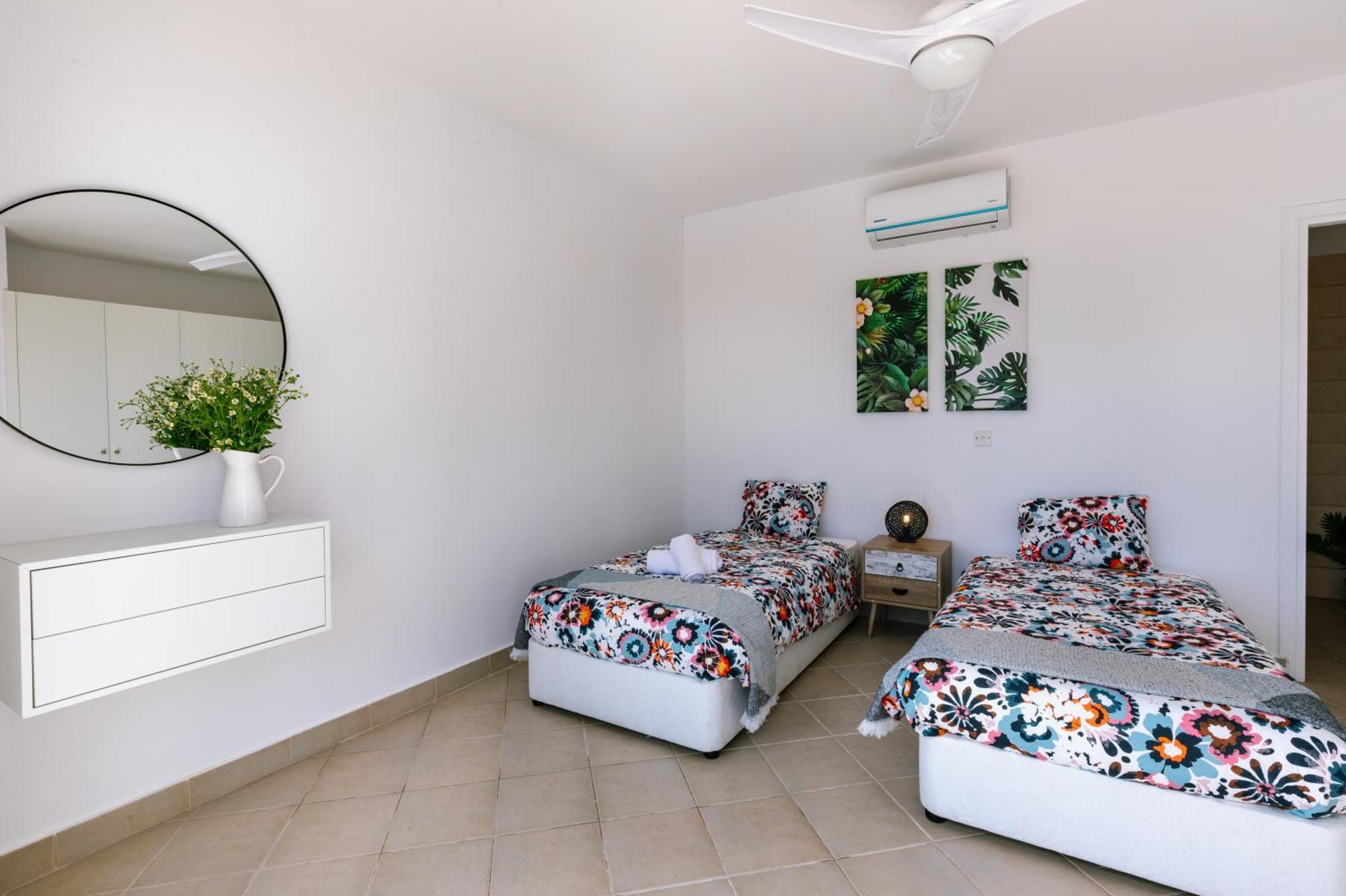 With Sea And Mountain Views, Private Pool, Garden, 3 Bedrooms In Tala Pafos