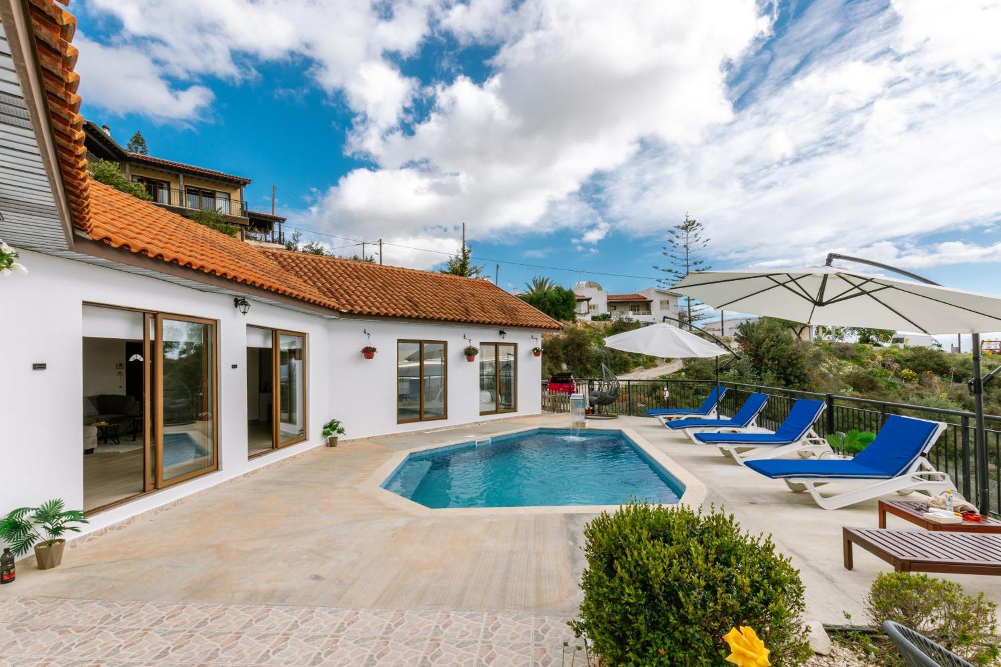 With Sea And Mountain Views, Private Pool, Garden, 3 Bedrooms In Tala Ferienhaus Paphos