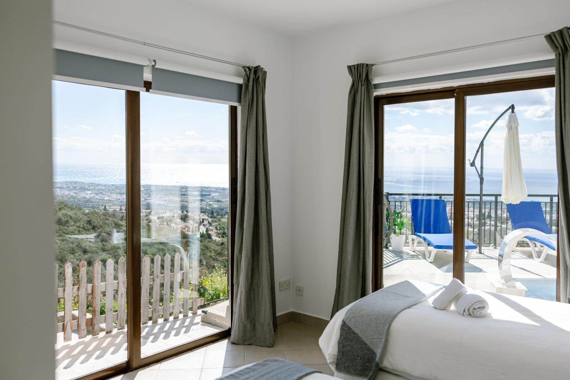 With Sea And Mountain Views, Private Pool, Garden, 3 Bedrooms In Tala Ferienhaus *