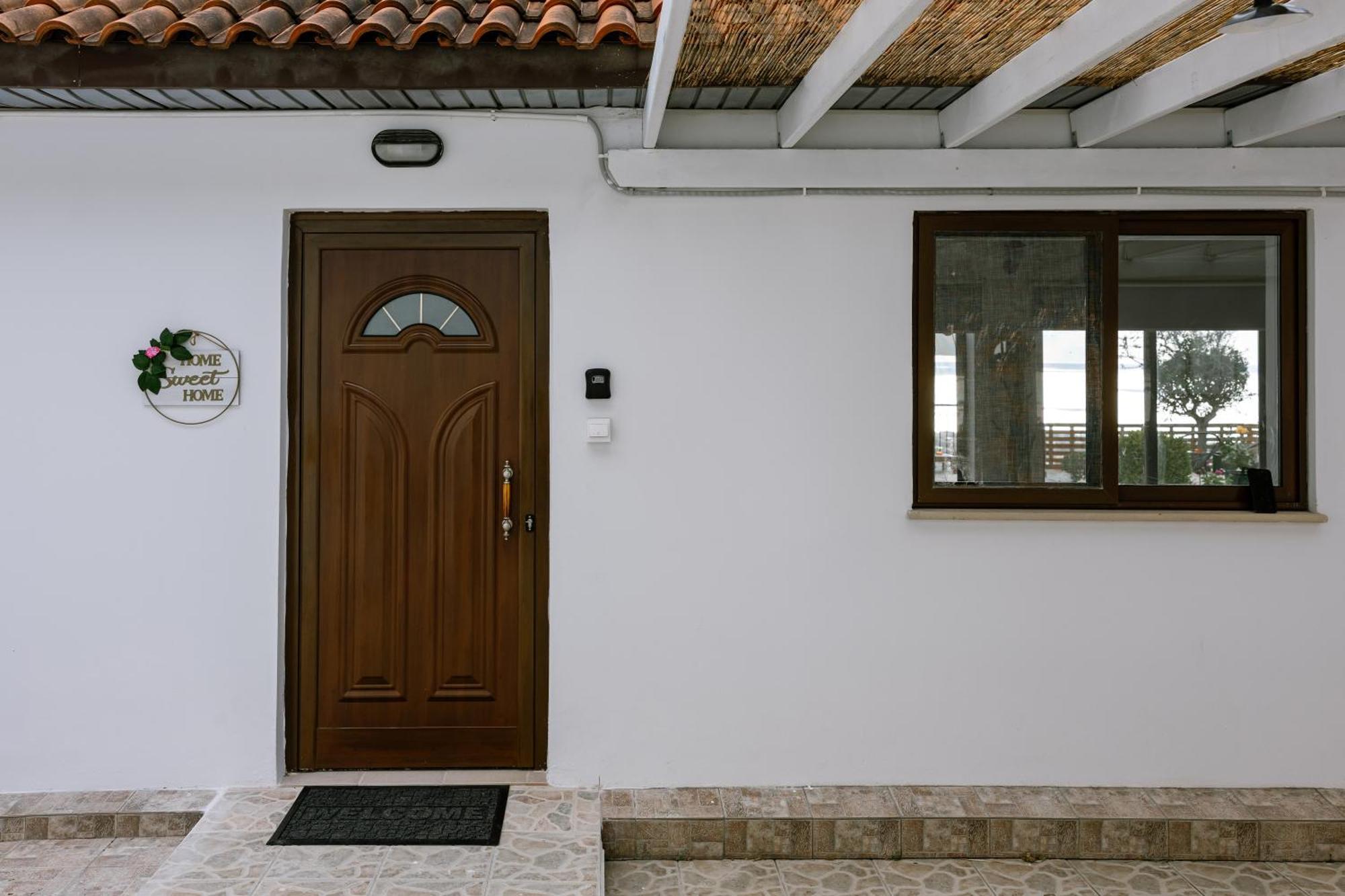 With Sea And Mountain Views, Private Pool, Garden, 3 Bedrooms In Tala Dom wakacyjny Pafos